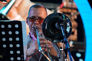 Музикант американського колективу New York All Stars Девід Гібсон виступає на 16-му міжнародному музичному фестивалі Koktebel Jazz Party